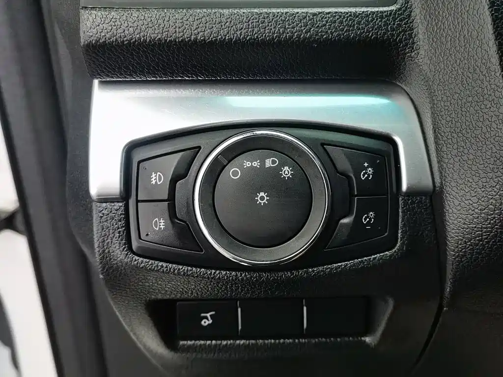 Ford Explorer 2017 — фото 21