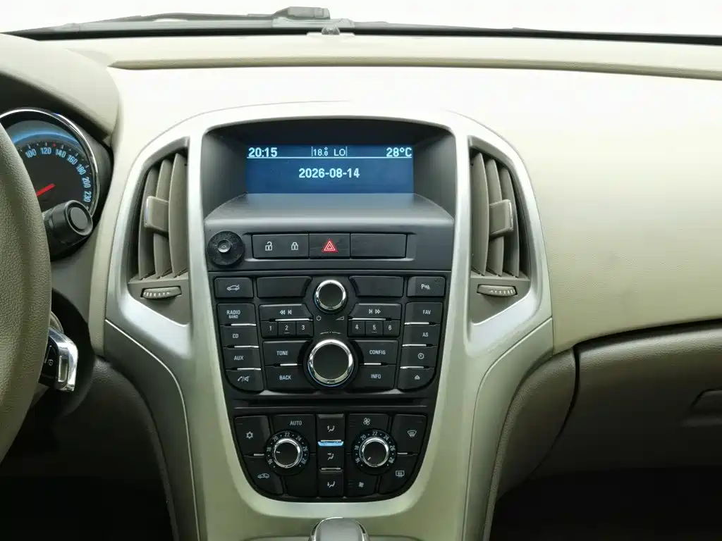 Buick Excelle GT 2015 — фото 12
