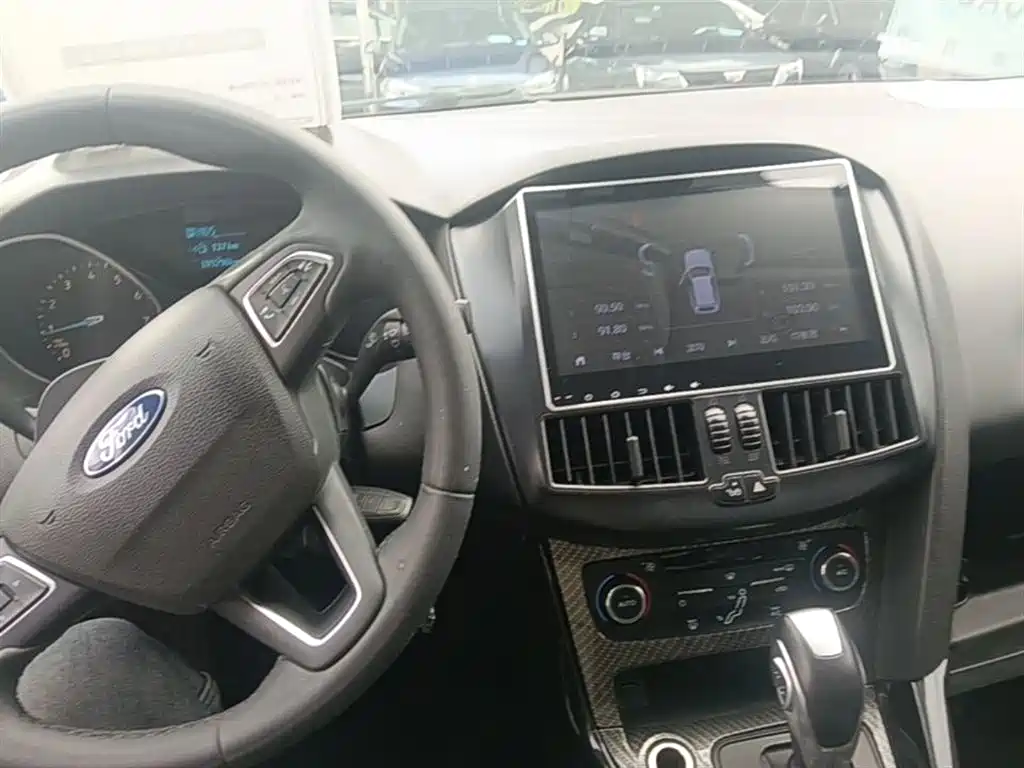 Ford Focus 2016 — фото 10
