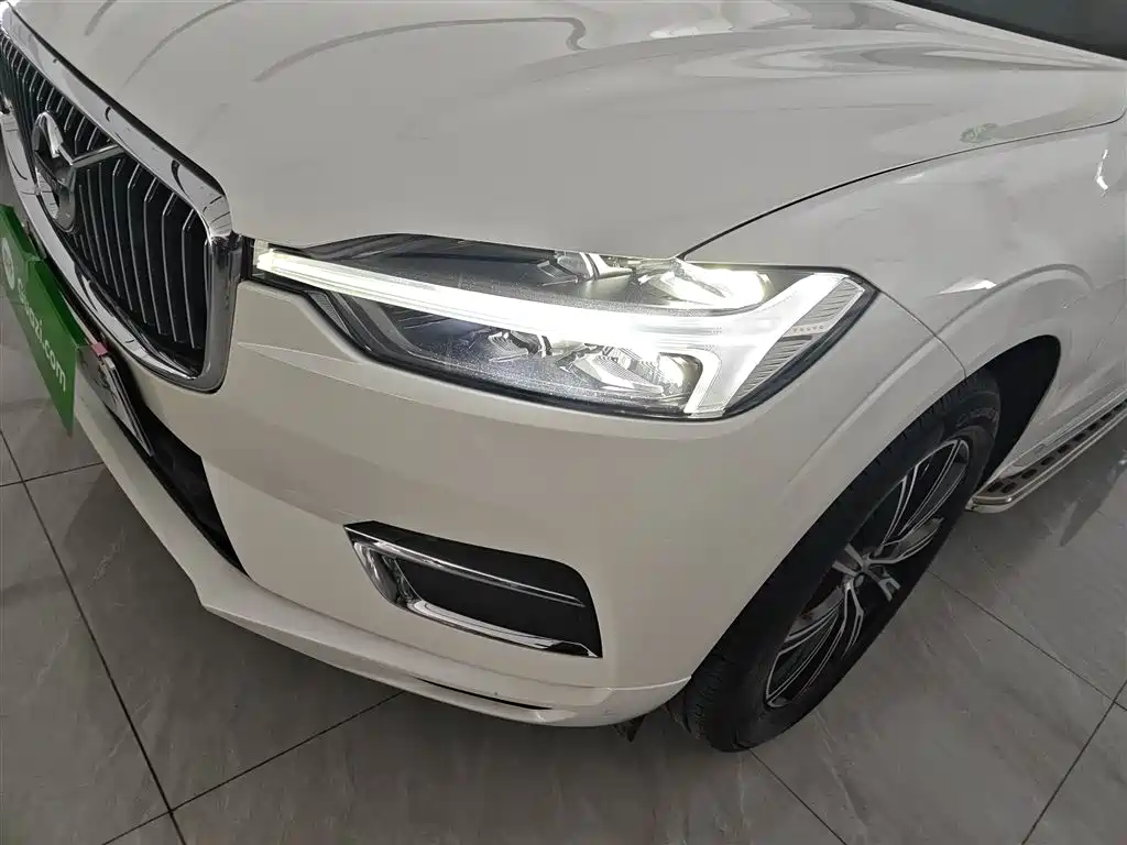 Volvo XC60 2021 — фото 18