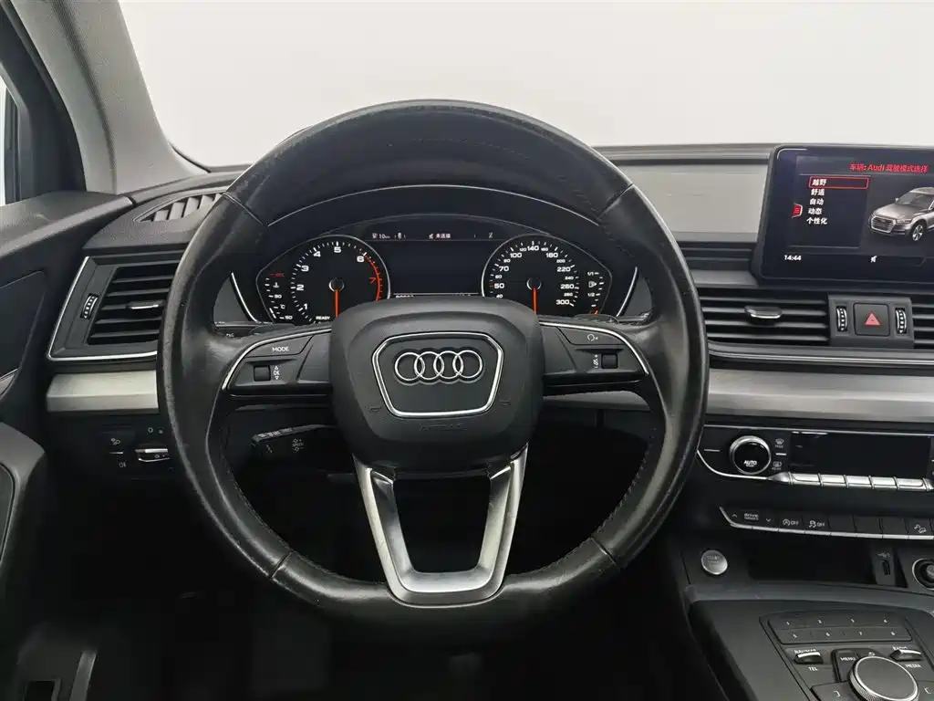 Audi Q5L 2021 — фото 11
