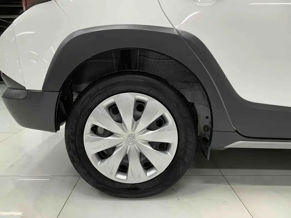 Toyota Yaris L 2022 — фото 16