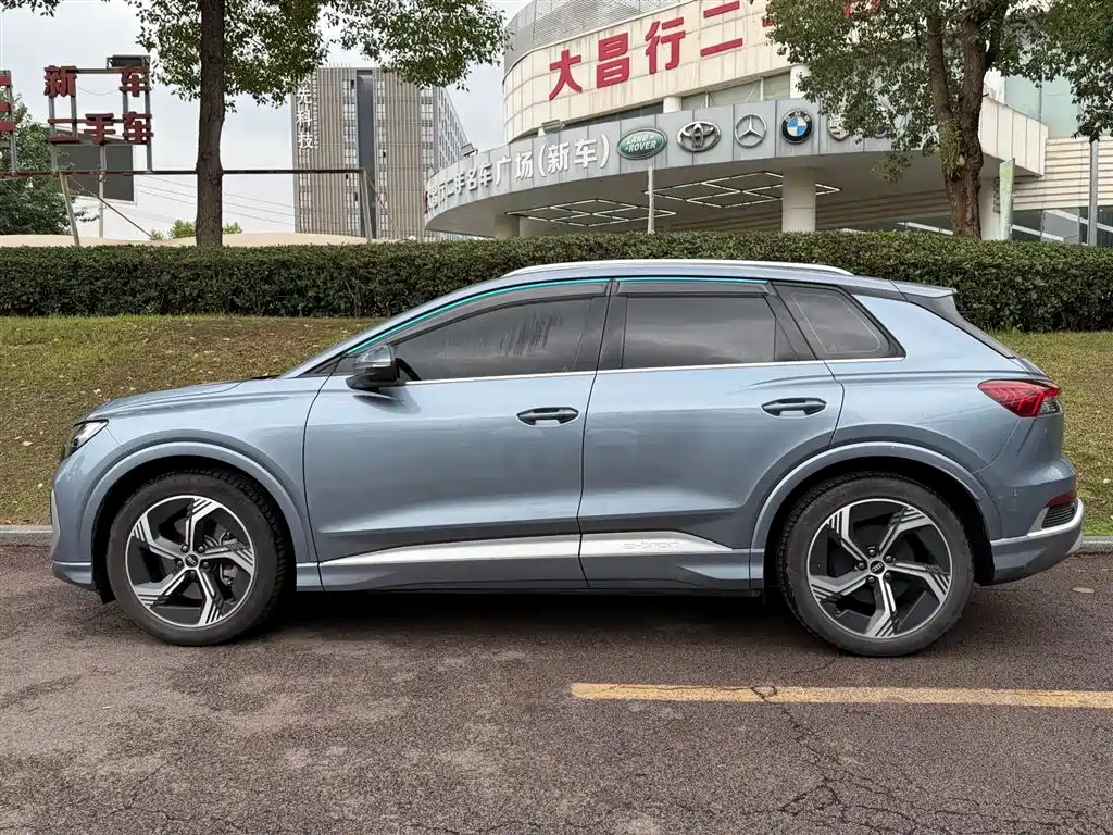 Audi Q4 e-tron 2025 — фото 3
