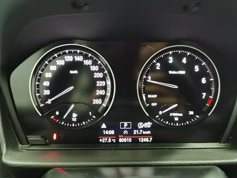 BMW 1 Series 2018 — фото 14
