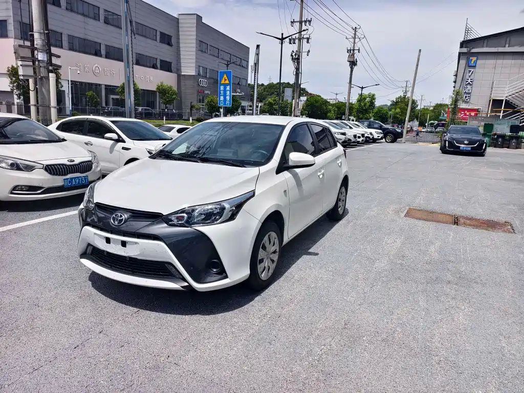Toyota Yaris L 2022