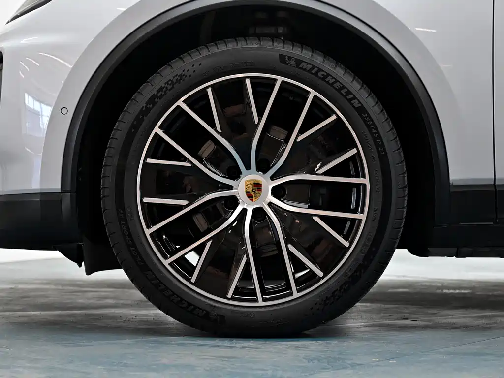 Porsche Macan EV 2025 — фото 14