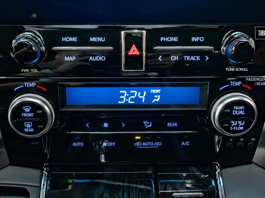 Toyota Alphard 2021 — фото 17