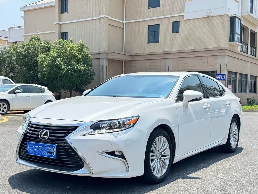 Lexus ES 2018