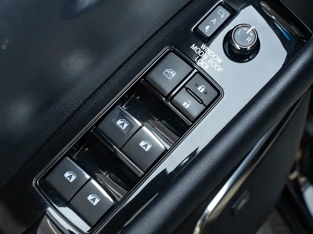 Toyota Alphard 2021 — фото 21