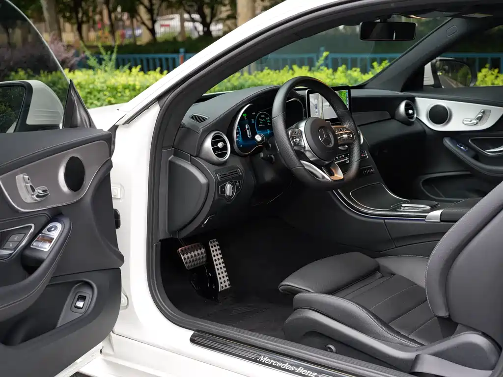 Mercedes-Benz C-Class 2019 — фото 16