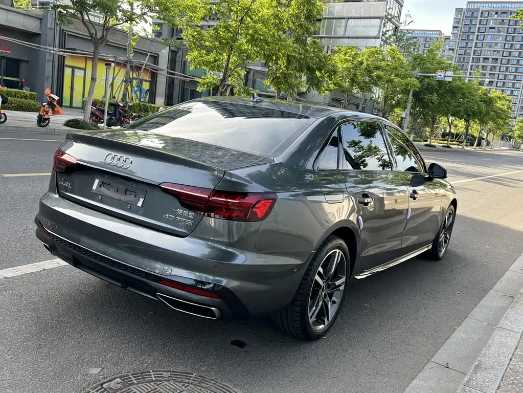 Audi A4L 2022 — фото 17