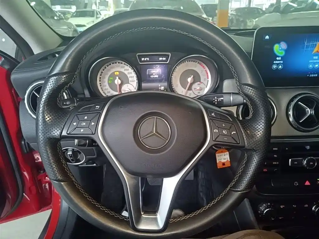 Mercedes-Benz GLA 2015 — фото 11