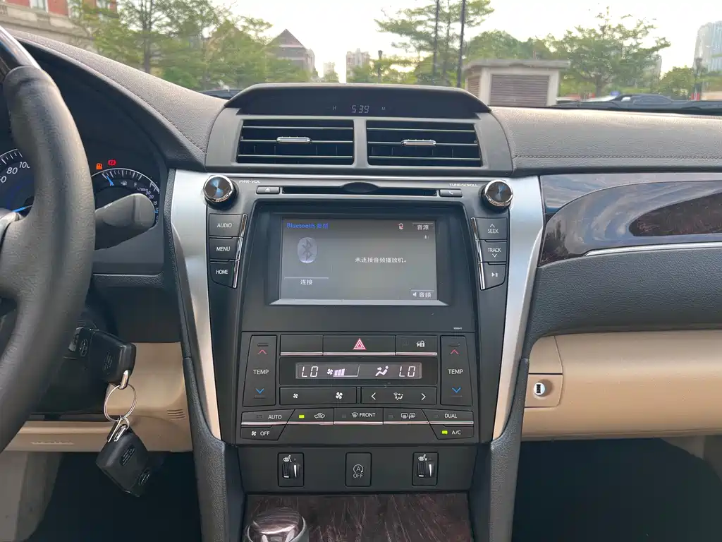 Toyota Camry 2017 — фото 18