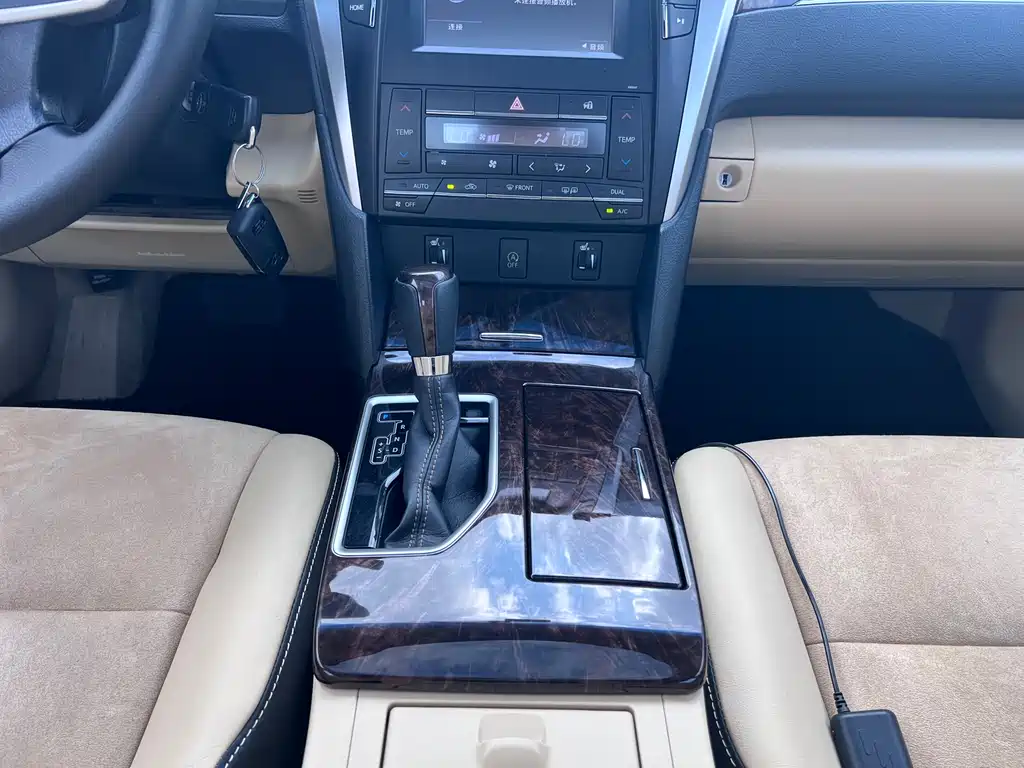 Toyota Camry 2017 — фото 17
