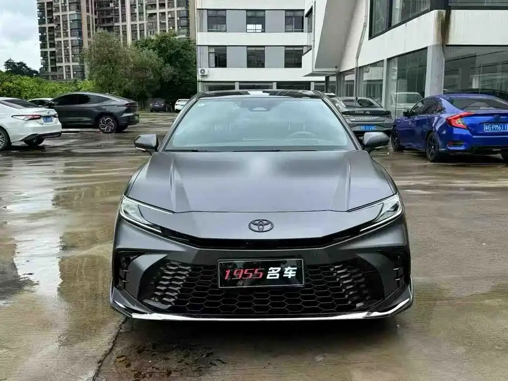 Toyota Camry 2025 — фото 2