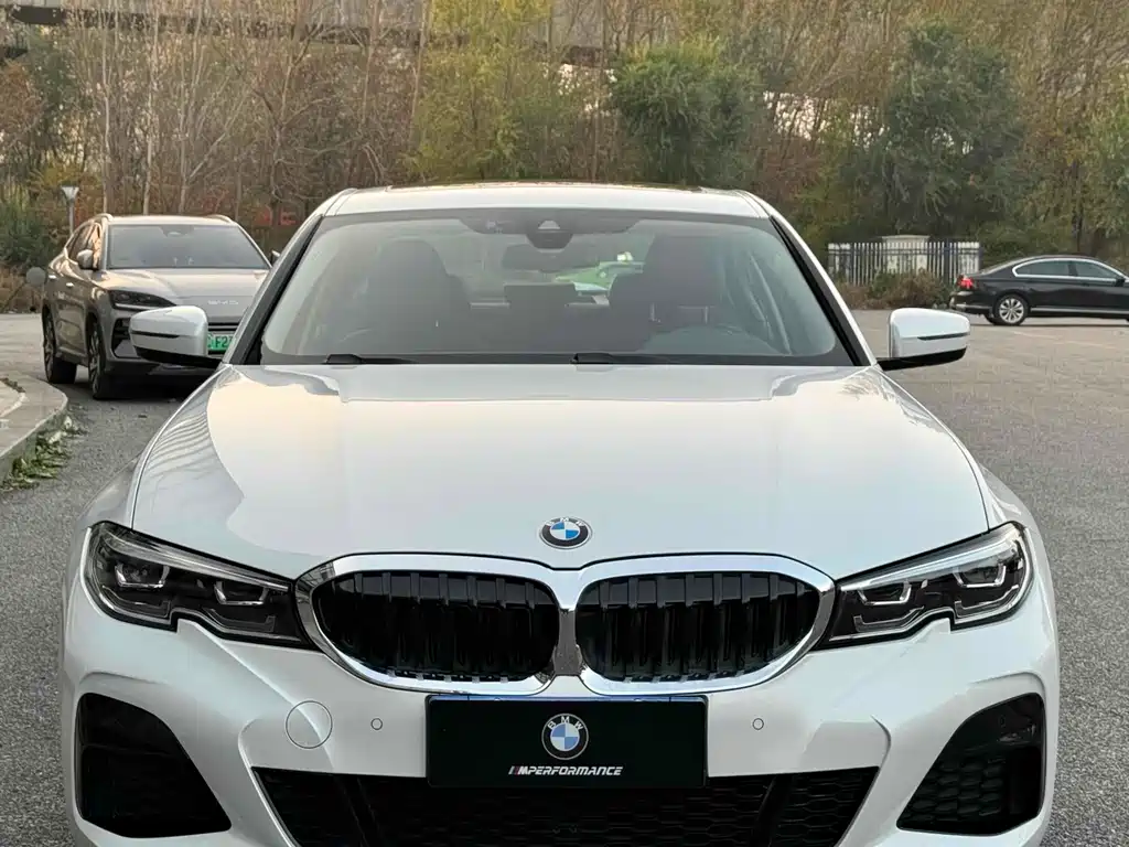 BMW 3 Series 2022 — фото 1