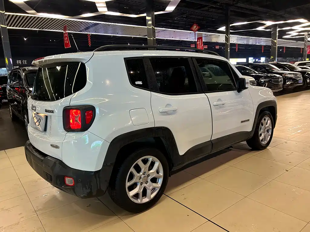 Jeep Renegade 2016 — фото 12