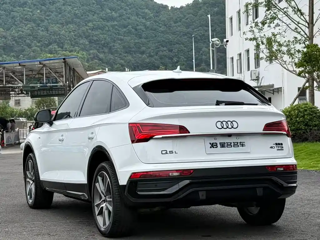 Audi Q5L Sportback 2024 — фото 15