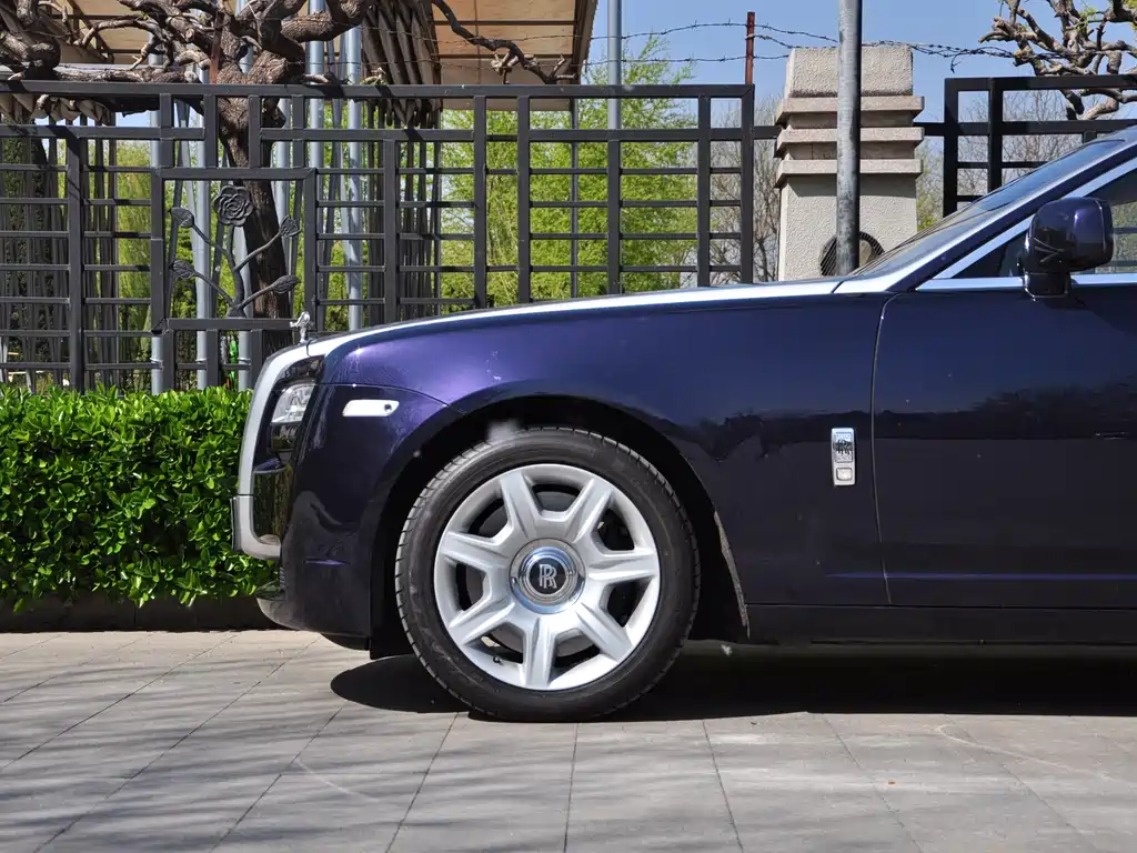 Rolls-Royce Ghost 2013 — фото 17
