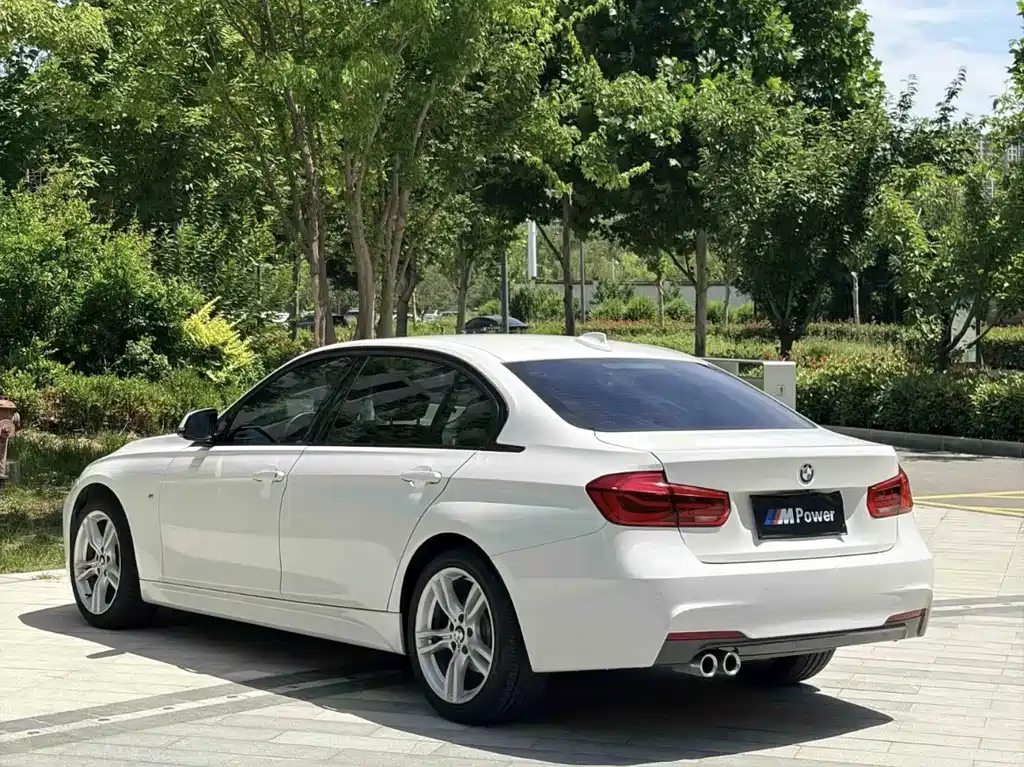 BMW 3 Series 2018 — фото 9