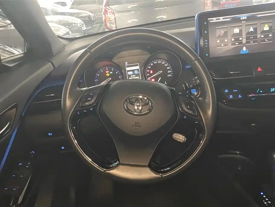 Toyota C-HR 2020 — фото 15