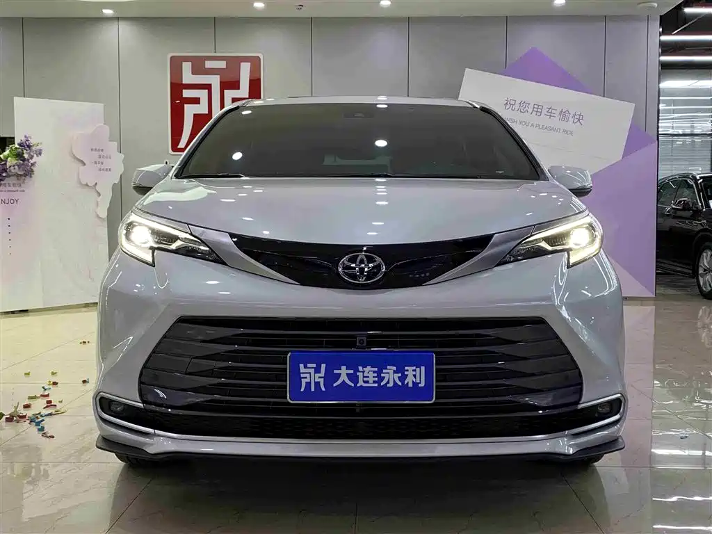 Toyota Sienna 2024 — фото 2