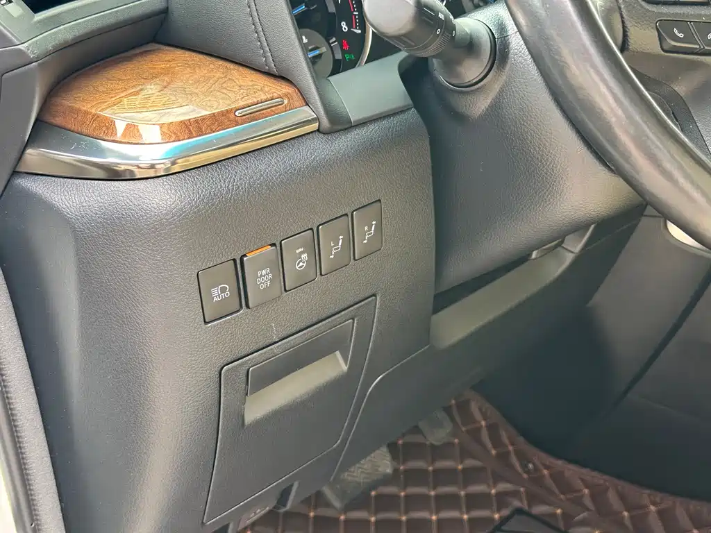 Toyota Alphard 2017 — фото 15
