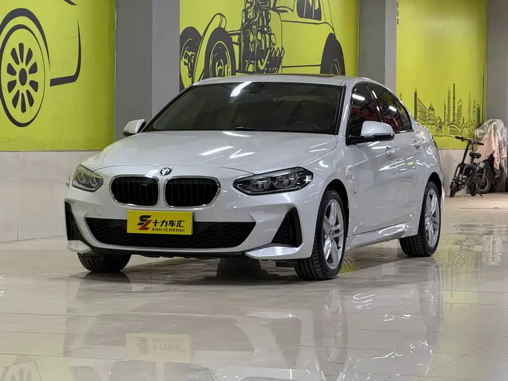 BMW 1 Series 2019 — фото 1