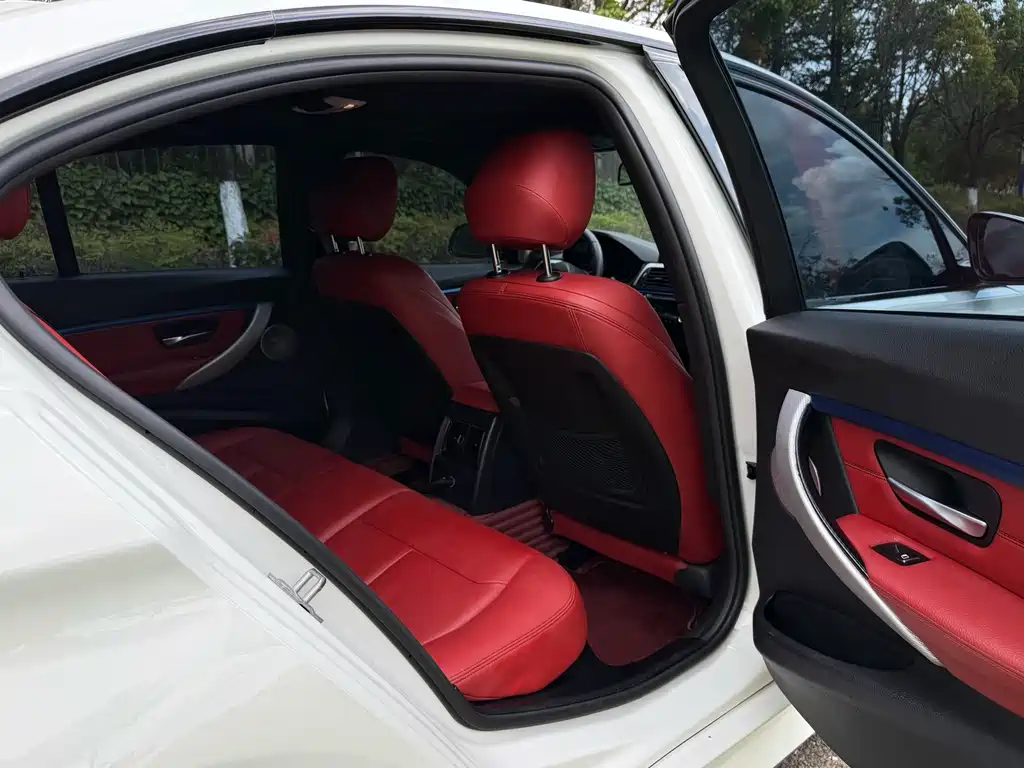 BMW 3 Series 2019 — фото 18