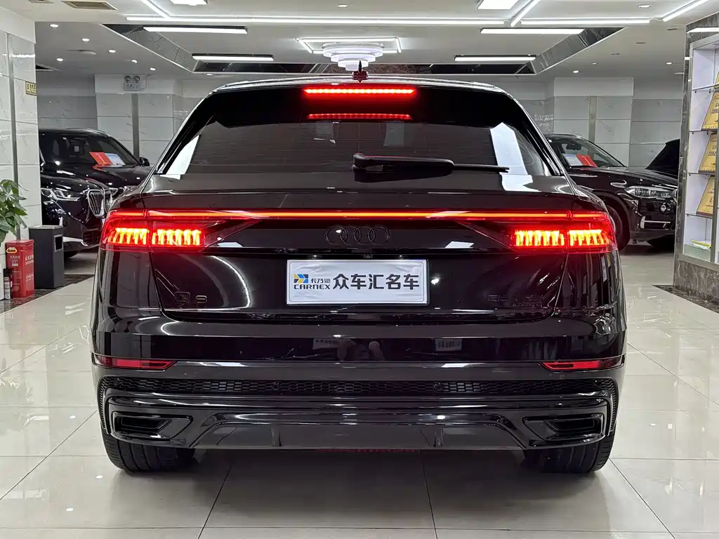 Audi Q8 2023 — фото 5