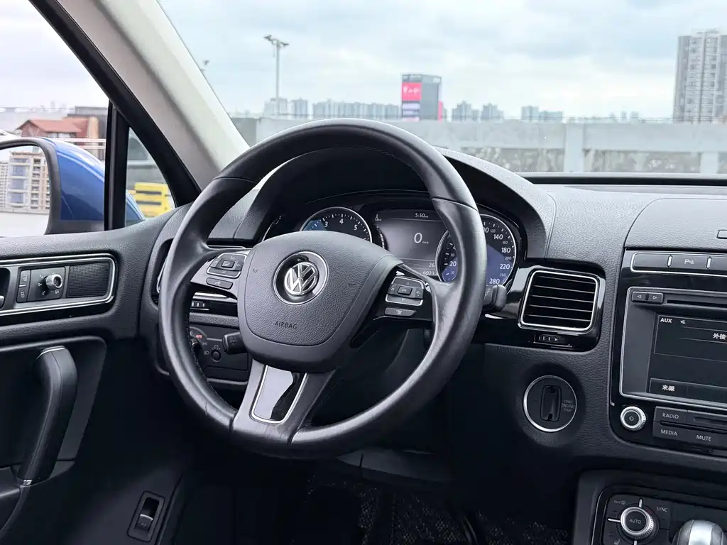 Volkswagen Touareg 2017 — фото 10