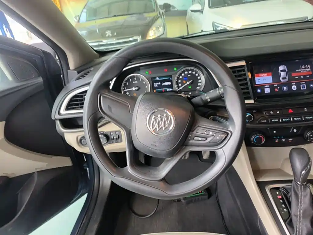 Buick Excelle 2015 — фото 11