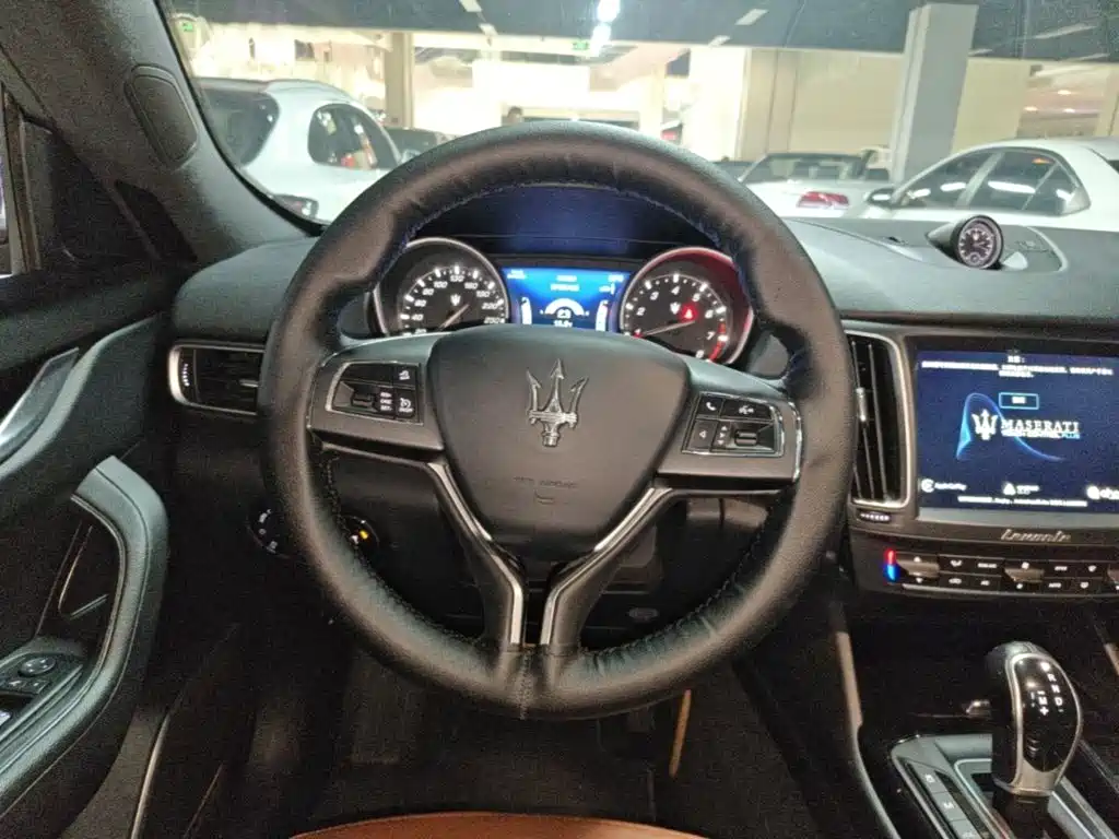Maserati Levante 2018 — фото 11