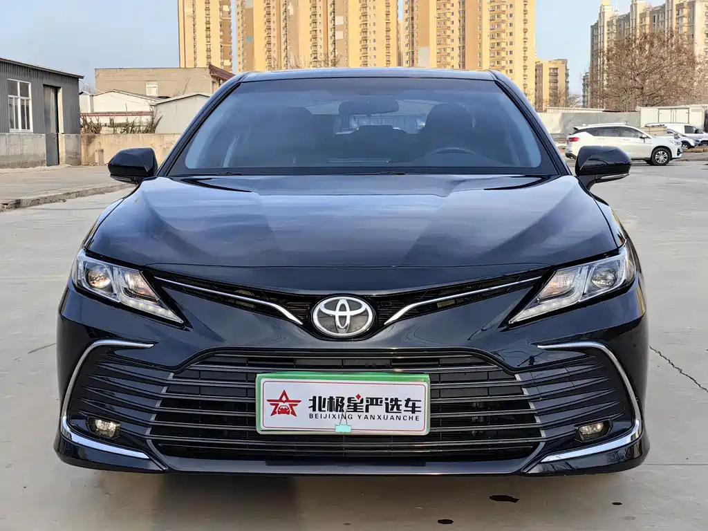 Toyota Camry 2022 — фото 2