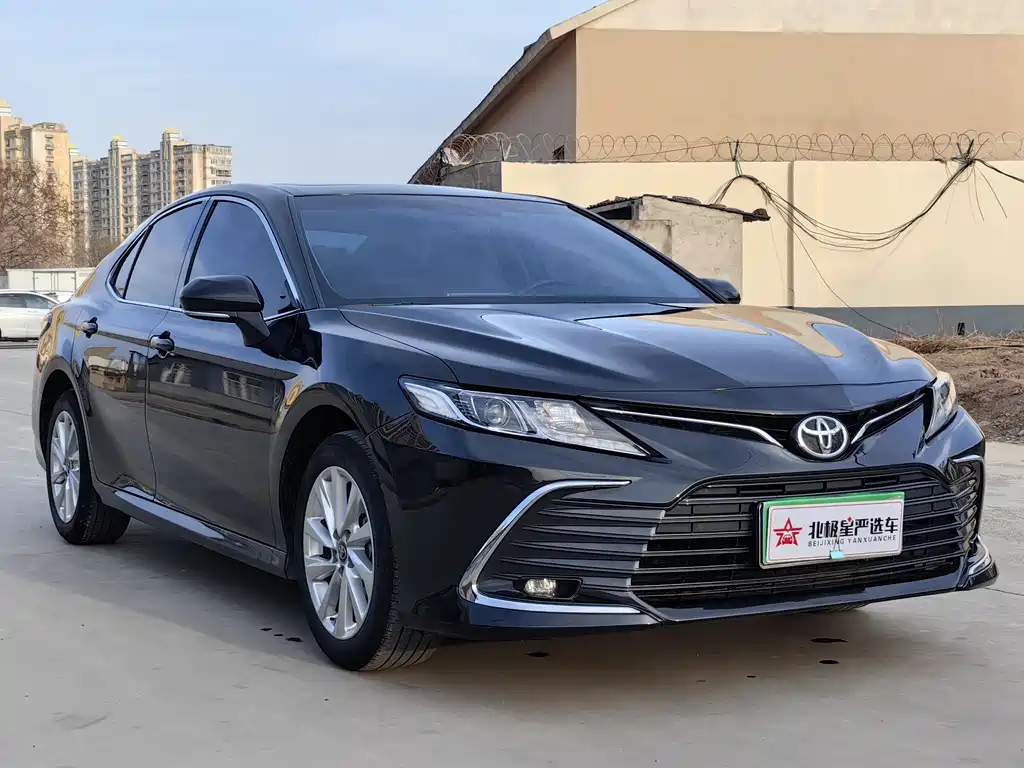 Toyota Camry 2022 — фото 3