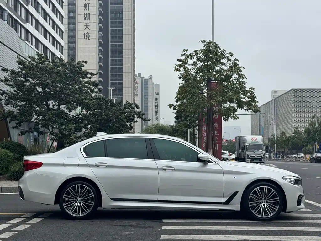 BMW 5 Series 2019 — фото 4