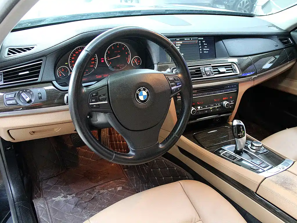 BMW 7 Series 2011 — фото 5
