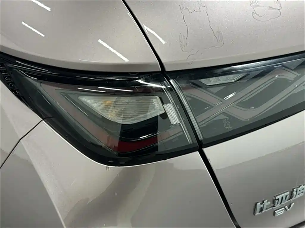 BYD Dolphin 2022 — фото 10