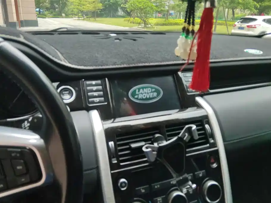 Land Rover Discovery Sport 2017 — фото 13