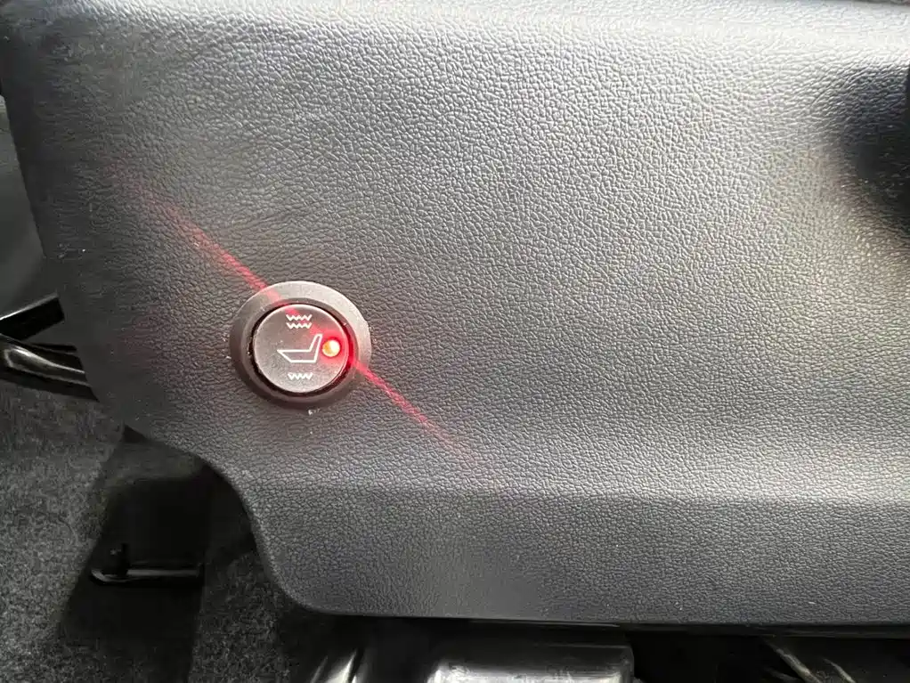 Toyota Yaris L 2022 — фото 16