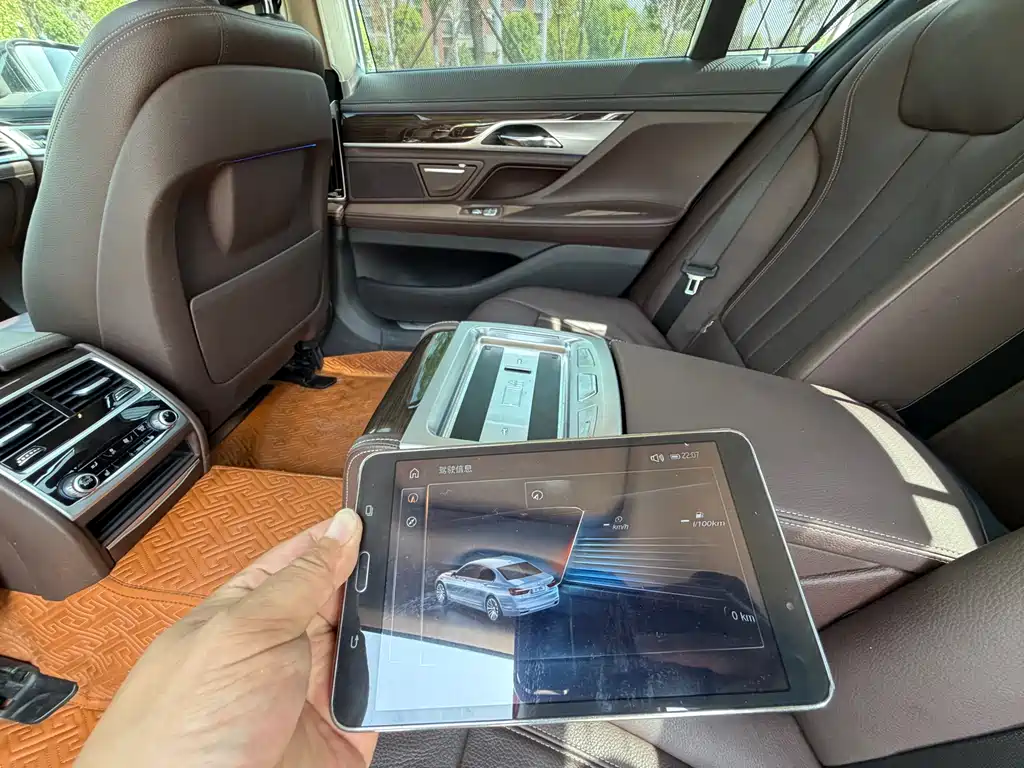 BMW 7 Series 2017 — фото 11