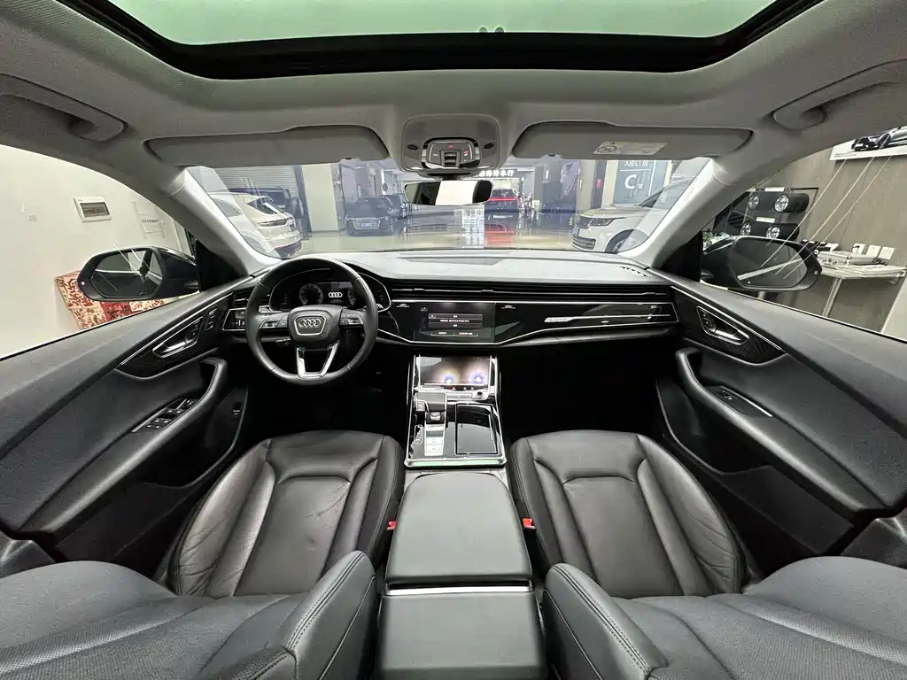 Audi Q8 2023 — фото 9