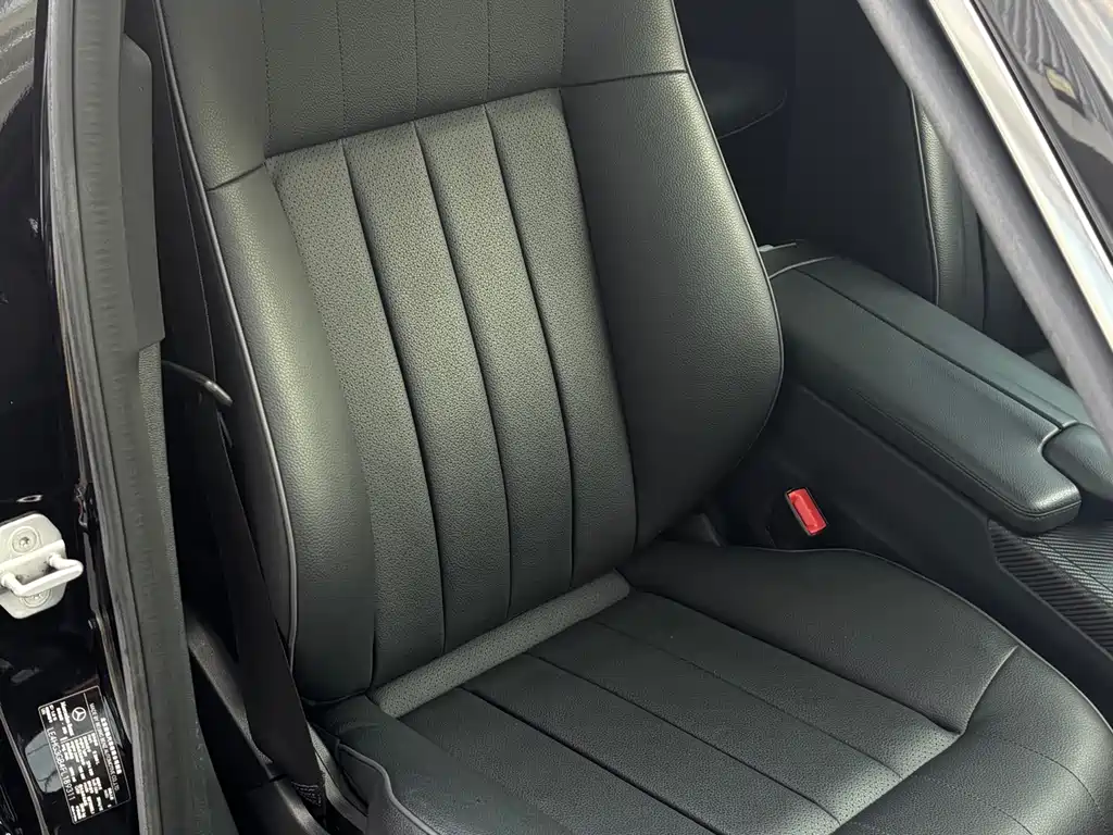 Mercedes-Benz E-Class 2015 — фото 16