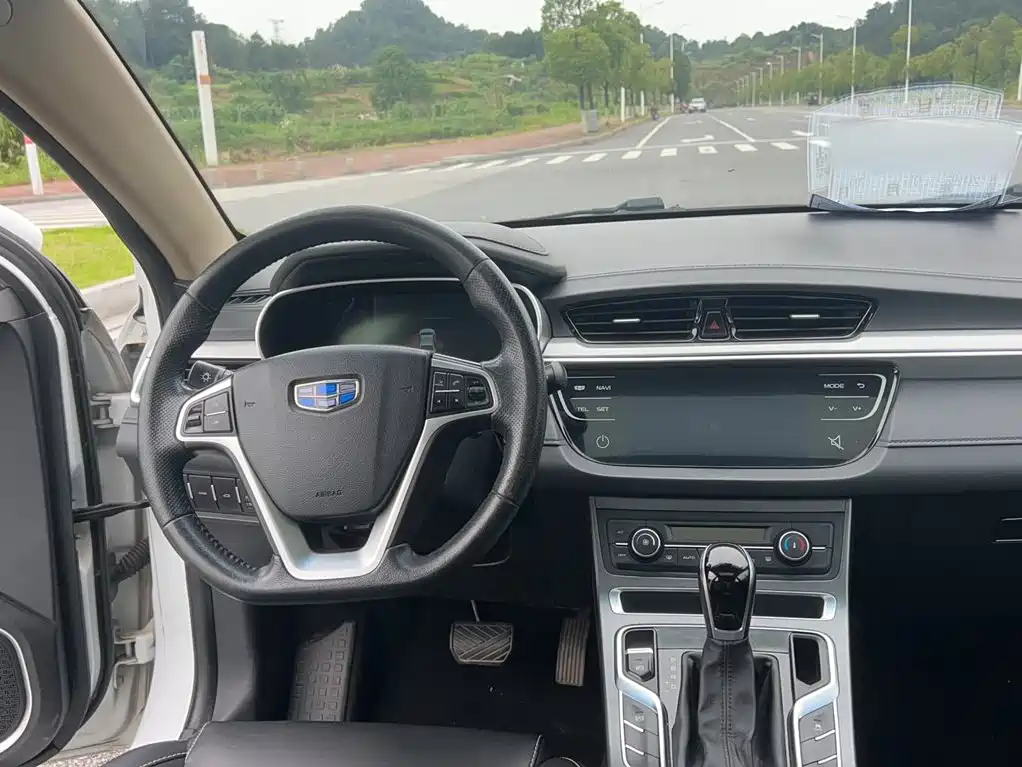 Geely Emgrand 2019 — фото 17