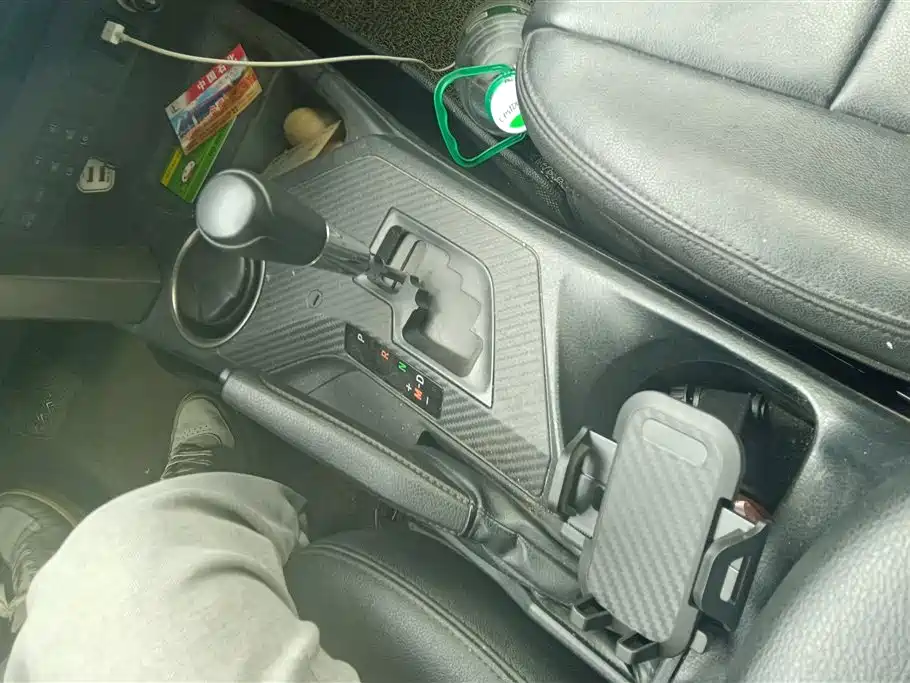 Toyota RAV4 2015 — фото 16