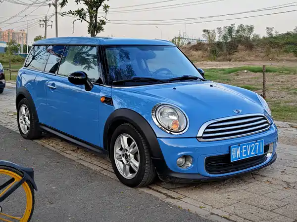 MINI Clubman 2011