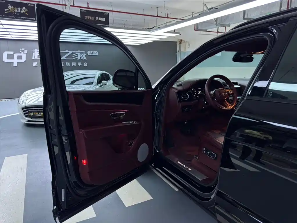 Bentley Bentayga 2021 — фото 12