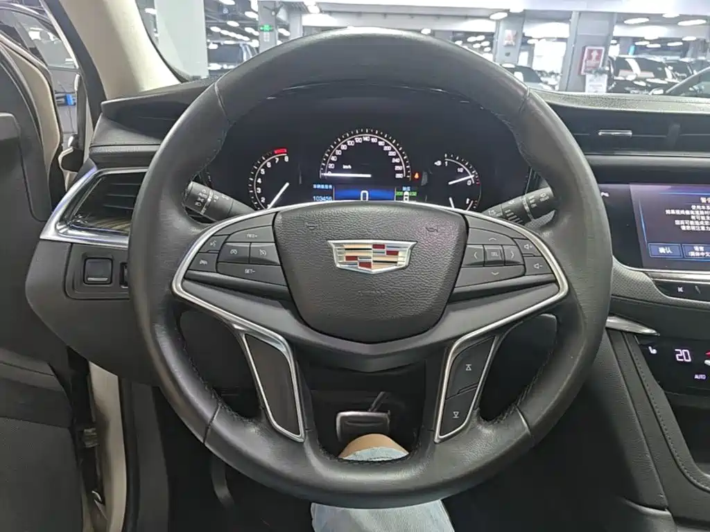 Cadillac XT5 2016 — фото 11