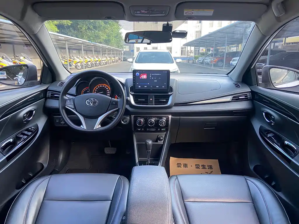Toyota Yaris L 2022 — фото 9