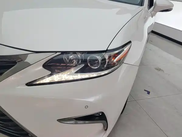 Lexus ES 2016